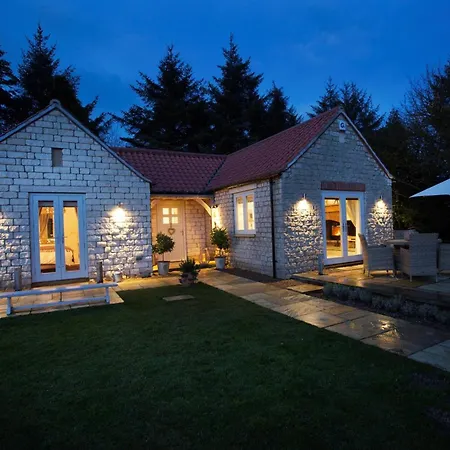 2 Bed In Robin Hoods Bay G0179 Staintondale