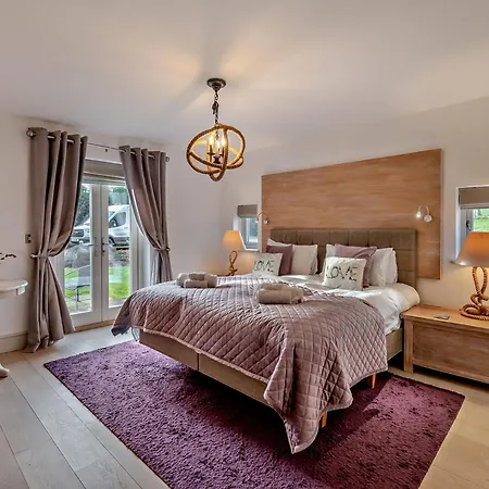 2 Bed In Robin Hoods Bay G0179 * Staintondale