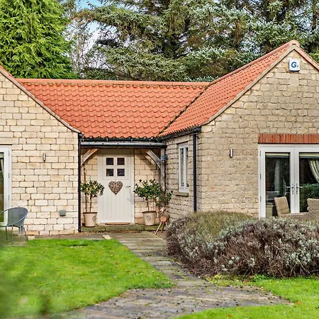 2 Bed In Robin Hoods Bay G0179