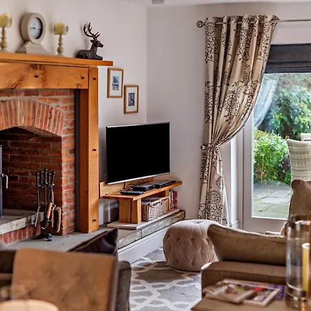 2 Bed In Robin Hoods Bay G0179