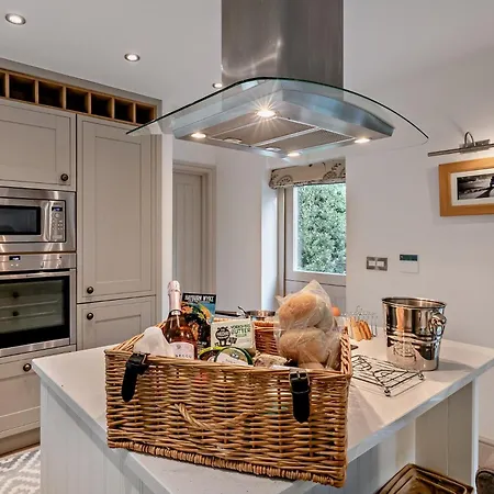 2 Bed In Robin Hoods Bay G0179