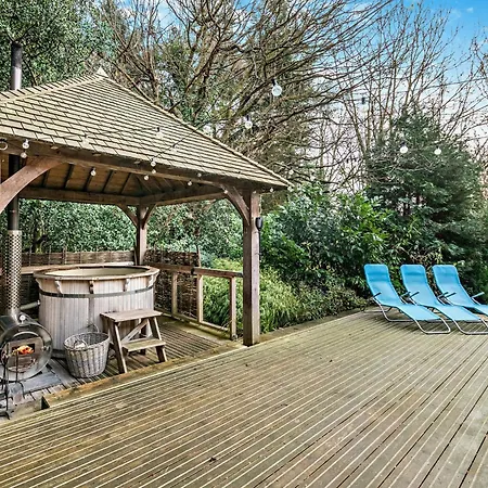 2 Bed In Robin Hoods Bay G0179 *