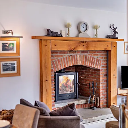 2 Bed In Robin Hoods Bay G0179 Staintondale